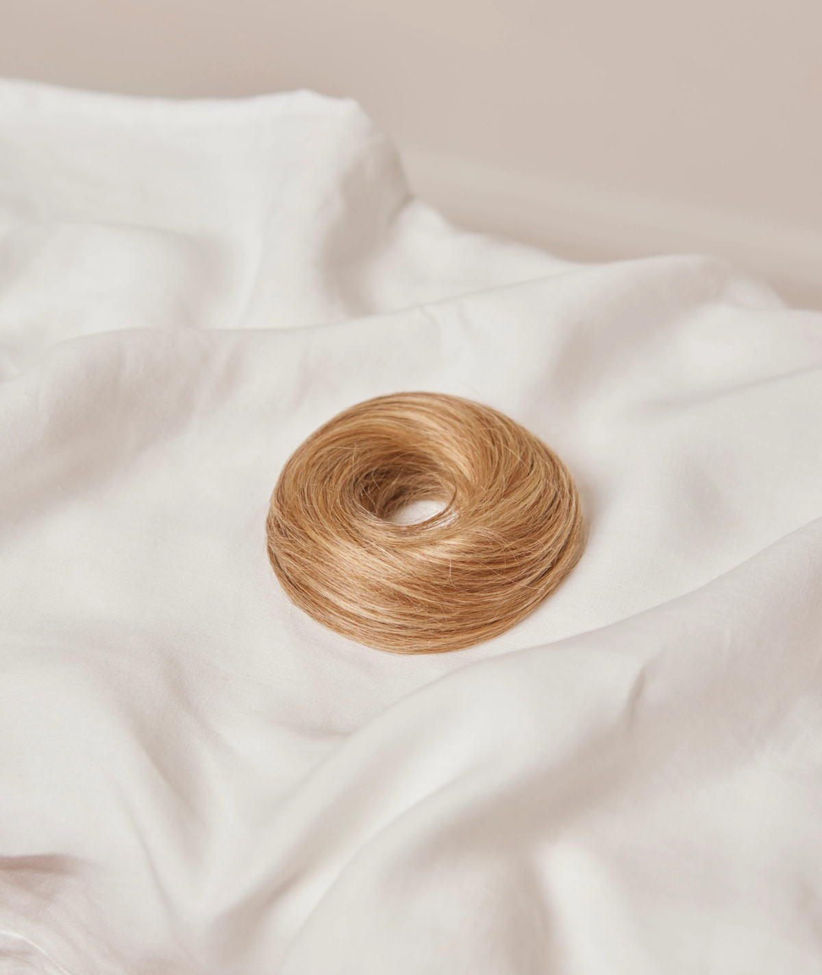 #16/22 Caramel Light Blonde Mix Messy Bun Hair Extensions (28g)