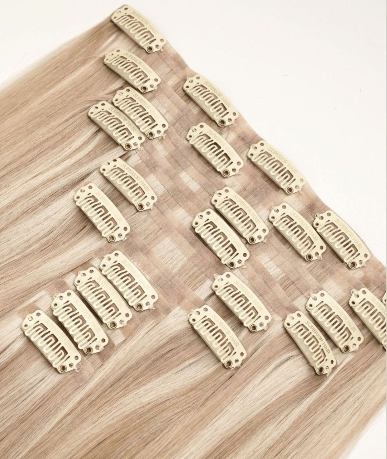 #18/60 Pearl Ash Blonde Highlights Seamless Clip In Hair Extensions