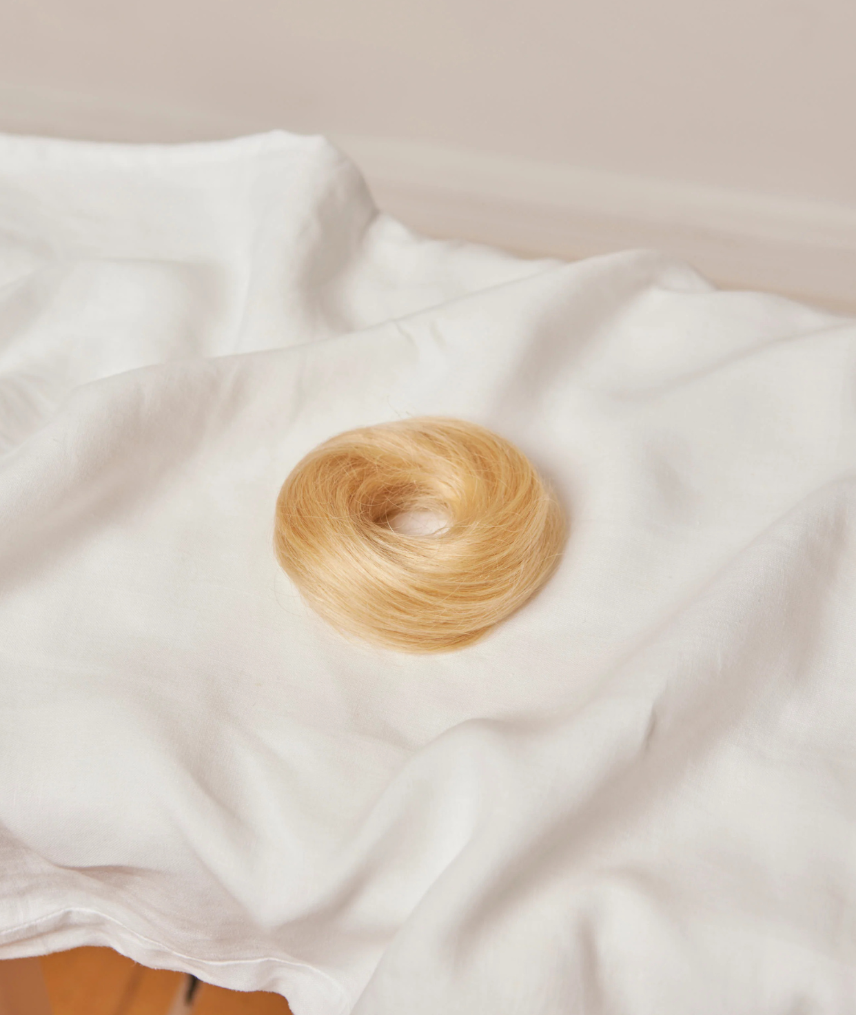 #613 Platinum Blonde Messy Bun