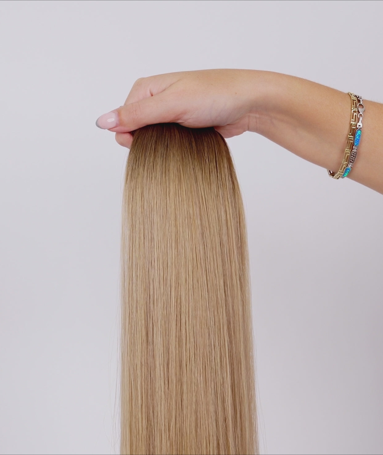 Load video: #Rooted Champagne Chestnut Classic Clip In Hair Extensions 9pcs